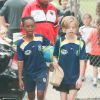 Les filles de Brad Pitt et Angelina Jolie, Zahara et Shiloh, quittant leur entraînement de football à Los Angeles. Le 9 mai 2015