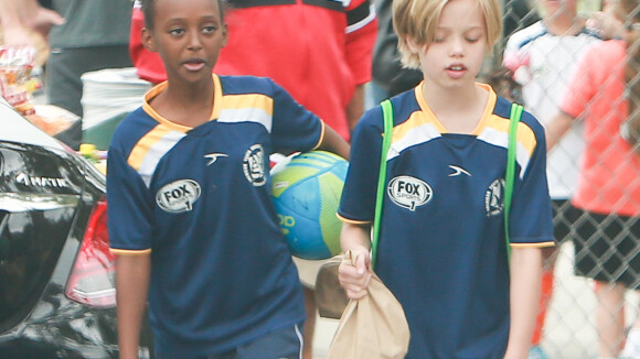 Shiloh et Zahara Jolie-Pitt : Deux craquantes petites footballeuses