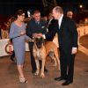 La princesse Caroline de Hanovre et le prince Albert II de Monaco félicitent un superbe dogue allemand, deuxième du concours de l'expo canine organisée par la Société canine de Monaco présidée par la baronne Elisabeth-Anne de Massy, le 10 mai 2015 au chapiteau de Fontvieille.