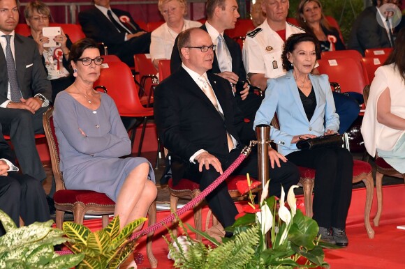 La princesse Caroline de Hanovre, le prince Albert II de Monaco, Elisabeth-Anne de Massy et sa fille Mélanie lors de la clôture de l'expo canine organisée par la Société canine de Monaco présidée par la baronne Elisabeth-Anne de Massy, le 10 mai 2015 au chapiteau de Fontvieille.