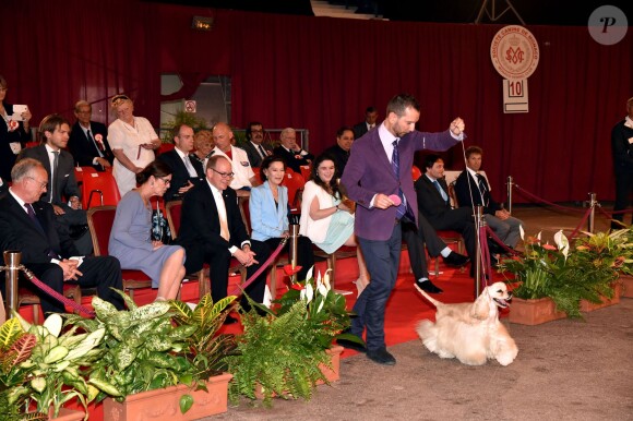 La princesse Caroline de Hanovre, le prince Albert II de Monaco, Elisabeth-Anne de Massy et sa fille Mélanie lors de la clôture de l'expo canine organisée par la Société canine de Monaco présidée par la baronne Elisabeth-Anne de Massy, le 10 mai 2015 au chapiteau de Fontvieille.