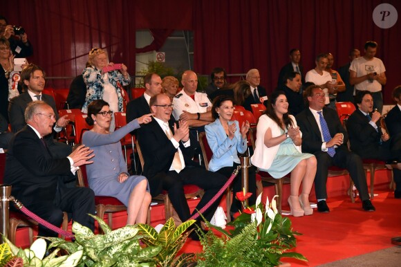 La princesse Caroline de Hanovre, le prince Albert II de Monaco, Elisabeth-Anne de Massy et sa fille Mélanie lors de la clôture de l'expo canine organisée par la Société canine de Monaco présidée par la baronne Elisabeth-Anne de Massy, le 10 mai 2015 au chapiteau de Fontvieille.