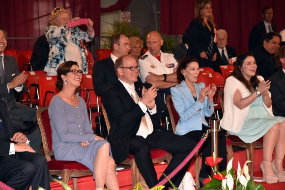 La princesse Caroline de Hanovre, le prince Albert II de Monaco, Elisabeth-Anne de Massy et sa fille Mélanie lors de la clôture de l'expo canine organisée par la Société canine de Monaco présidée par la baronne Elisabeth-Anne de Massy, le 10 mai 2015 au chapiteau de Fontvieille.