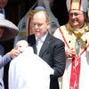 La princesse Caroline de Hanovre prenait part le 10 mai 2015 au baptême des enfants de son frère le prince Albert II de Monaco, le prince héréditaire Jacques et la princesse Gabriella.