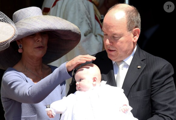 La princesse Caroline de Hanovre prenait part le 10 mai 2015 au baptême des enfants de son frère le prince Albert II de Monaco, le prince héréditaire Jacques et la princesse Gabriella.