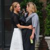 Maria Bello et sa compagne Clare Munn devant le Bowery Hotel à New York, le 11 mai 2015.
