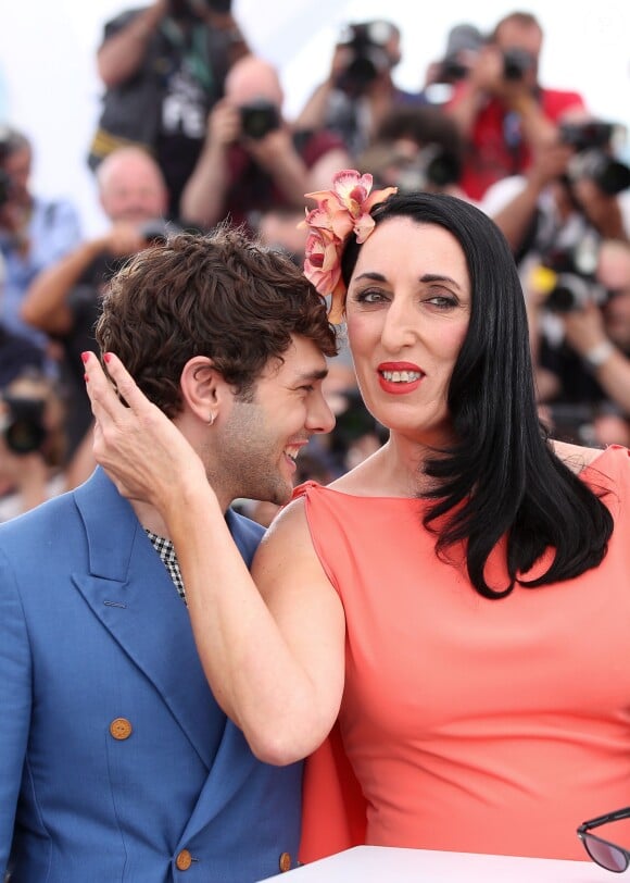 Xavier Dolan et Rossy de Palma - Photocall du jury du 68e Festival International du Film de Cannes, le 13 mai 2015.