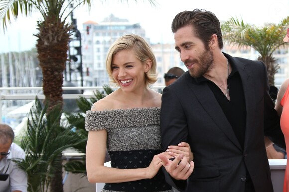 Sienna Miller et Jake Gyllenhaal - Photocall du jury du 68e Festival International du Film de Cannes, le 13 mai 2015.