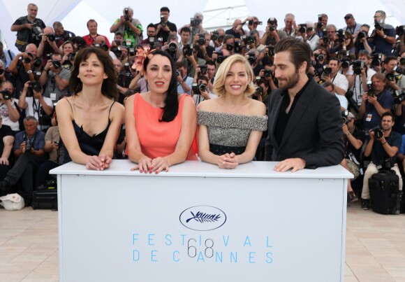 Sophie Marceau, Rossy de Palma, Sienna Miller et Jake Gyllenhaal - Photocall du jury du 68e Festival International du Film de Cannes, le 13 mai 2015.