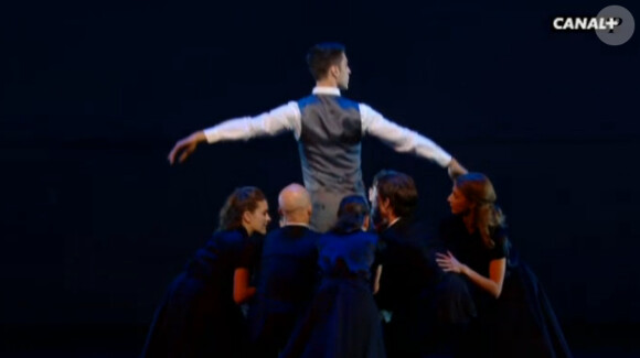 La cérémonie d'ouverture du 68e Festival de Cannes le 13 mai 2015 : séquence dansée et chorégraphie par Benjamin Millepied, qui évoque une scène d'amour de "Sueurs Froides" ("Vertigo"), réalisé par Alfred Hitchcock en 1958 sur la musique de Bernard Hermann