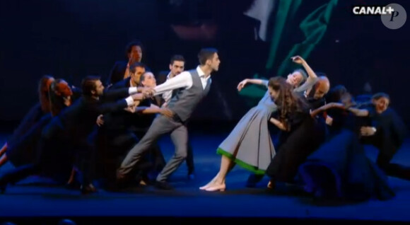 La cérémonie d'ouverture du 68e Festival de Cannes le 13 mai 2015 : séquence dansée et chorégraphie par Benjamin Millepied, qui évoque une scène d'amour de "Sueurs Froides" ("Vertigo"), réalisé par Alfred Hitchcock en 1958 sur la musique de Bernard Hermann