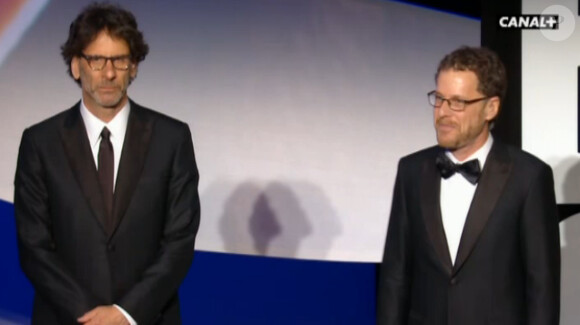 La cérémonie d'ouverture du 68e Festival de Cannes le 13 mai 2015 : les présidents du jury Joel et Ethan Coen, qui ont le droit à une standing ovation