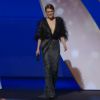 La cérémonie d'ouverture du 68e Festival de Cannes le 13 mai 2015 : Julianne Moore vient ouvrir les festivités et reçoit des mains de Lambert Wilson, le prix d'interprétation qu'elle n'a pas pu venir chercher l'an dernier, pour Maps to the Stars