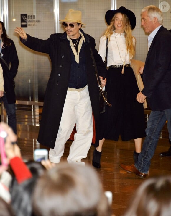 Johnny Depp et sa fiancée Amber Heard arrivent à l'aéroport de Tokyo. Le 26 janvier 2015  Actor Johnny Depp and Amber Heard arrive at Tokyo International Airport in Tokyo, Japan, on January 26, 2015.26/01/2015 - TOKYO