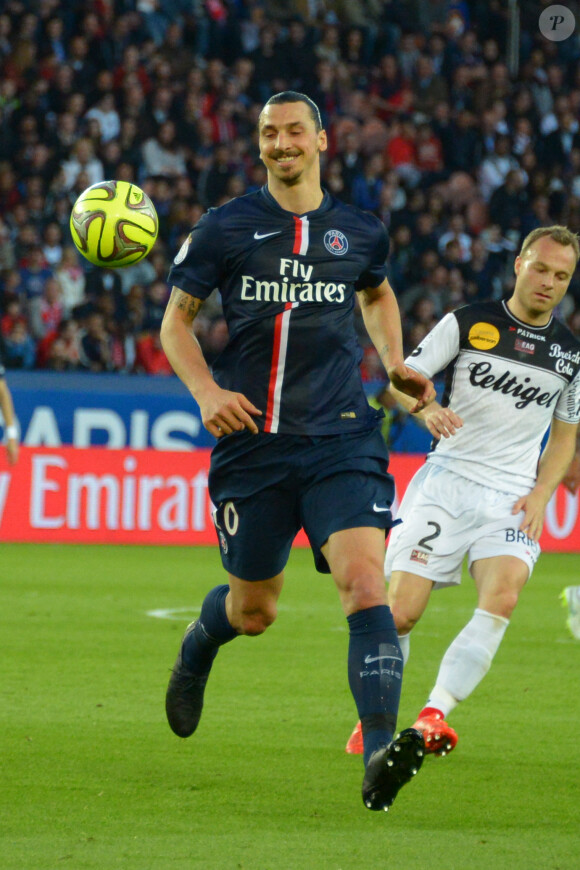 Zlatan Ibrahimovic lors de la rencontre entre le Paris Saint-Germain e Guingamp au Parc des Princes à Paris, le 8 mai 2015
