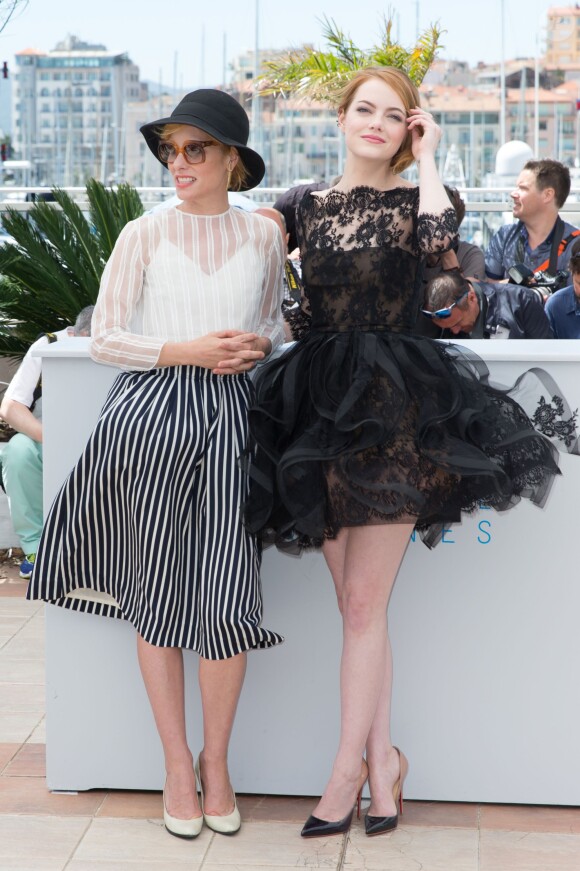 Parker Posey, Emma Stone - Photocall du film "L'Homme irrationnel" ("Irrational Man") lors du 68e Festival international du film de Cannes le 15 mai 2015
