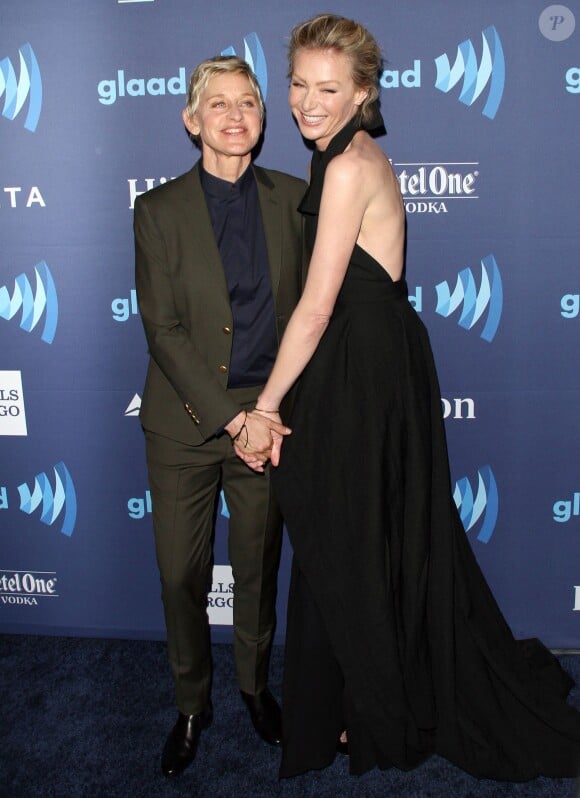 Ellen DeGeneres et sa femme Portia de Rossi lors de la 26e cérémonie des GLAAD Media Awards à Beverly Hills, le 21 mars 2015.