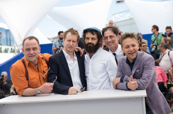Urs Rechn, Laszlo Nemes, Géza Röhrig, Todd Charmont, Levente Molnar - Photocall du film "Le Fils de Saul" lors du 68e Festival international du film de Cannes le 15 mai 2015.