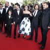Natalie Portman (robe Dior, bijoux de Grisogno) et l'équipe de son film - Montée des marches du film "A Tale of Love and Darkness" lors du 68e Festival International du Film de Cannes, le 16 mai 2015.