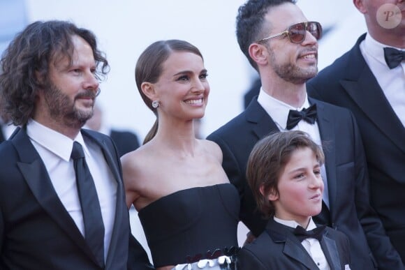 Ram Bergman, Natalie Portman, Gilad Kahana et Amir Tessler - Montée des marches du film "A Tale of Love and Darkness" lors du 68e Festival International du Film de Cannes, le 16 mai 2015.