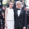 Kasia Smutniak et son compagnon Domenico Procacci - Montée des marches du film "Mia Madre" lors du 68e Festival International du Film de Cannes, le 16 mai 2015.