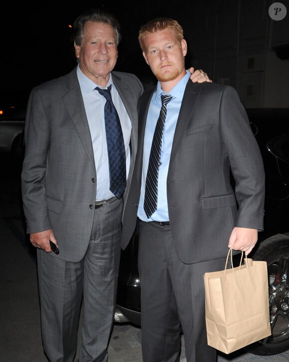 Exclusif - L'acteur Ryan O'Neal avec son fils Redmond O'Neal à Brentwood, le 14 novembre 2013. 