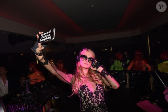 Paris Hilton s'amuse aux platines du club Vip Room lors du 68ème festival international du film de Cannes. Le 15 mai 2015 