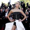 Natasha Poly (robe Atelier Versace) - Montée des marches du film "Carol" lors du 68 ème Festival International du Film de Cannes, le 17 mai 2015.