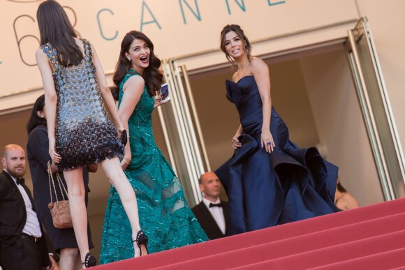 Aishwarya Rai, Eva Longoria - Montée des marches du film "Carol" lors du 68e Festival International du Film de Cannes, le 17 mai 2015.