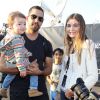 L'artiste David Blaine et sa compagne de l'époque, Alizee Guinochet avec leur fille Dessa à New York le 5 octobre 2012