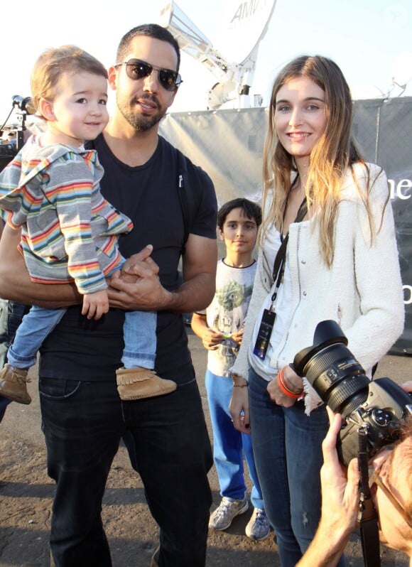 L'artiste David Blaine et sa compagne de l'époque, Alizee Guinochet avec leur fille Dessa à New York le 5 octobre 2012