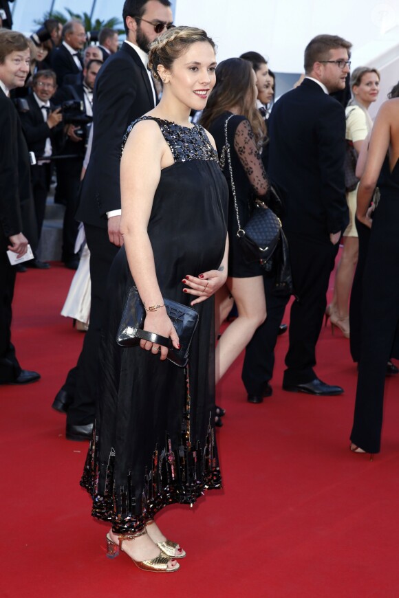 Alysson Paradis enceinte - Montée des marches du film "Inside Out" (Vice-Versa) lors du 68e Festival International du Film de Cannes, le 18 mai 2015.