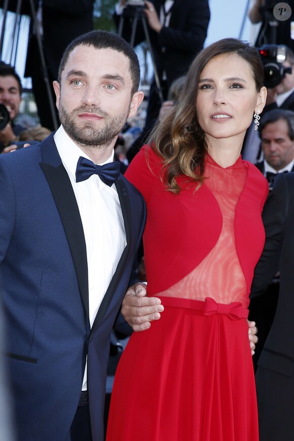 Guillaume Gouix, Virginie Ledoyen - Montée des marches du film "Enragés" lors du 68e Festival International du Film de Cannes, le 18 mai 2015.