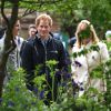 Le prince Harry dans le jardin de son association Sentebale le 18 mai 2015 au Chelsea Flower Show, à Londres.