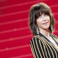 Cannes 2015: Sophie Marceau époustouflante de beauté devant une belle justicière