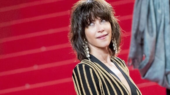 Cannes 2015: Sophie Marceau époustouflante de beauté devant une belle justicière