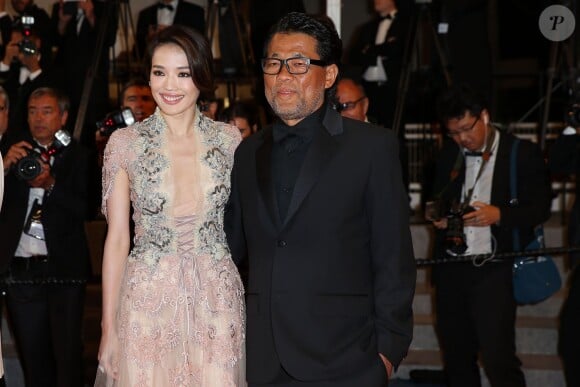 Shu Qi et Hou Hsiao-Hsien - Montée des marches du film "Nie Yinniang" (The Assassin) lors du 68e Festival International du Film de Cannes, le 21 mai 2015.