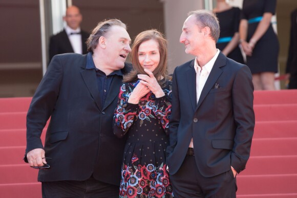 Gérard Depardieu, Isabelle Huppert et Guillaume Nicloux - Montée des marches du film "Valley of Love" lors du 68e Festival International du Film de Cannes, le 22 mai 2015.