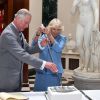 Le prince Charles et Camilla Parker Bowles en visite officielle en Irlande du Nord le 21 mai 2015, où ils ont notamment inauguré après rénovation la maison Mount Stewart, et visité la communauté Corrymeela et le château Hillsborough