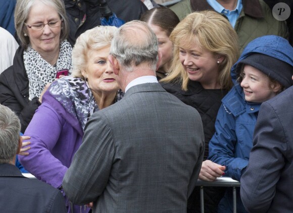 Le prince Charles à Mullaghmore, le 20 mai 2015 en Irlande, où il venait commémorer le meurtre de son grand-oncle Lord Louis Mountbatten, tué en 1979 par une bombe de l'IRA provisoire alors qu'il se trouvait sur son bateau pour une partie de pêche.