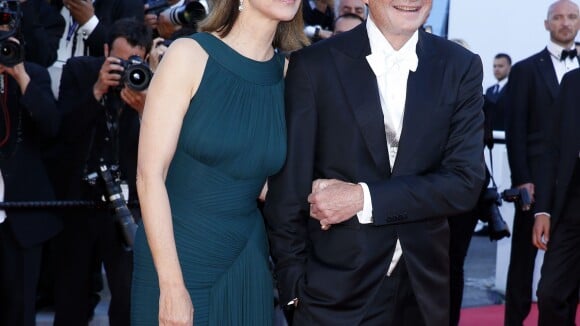 Cannes 2015 : Carole Bouquet irrésistible et très émue au bras de son compagnon