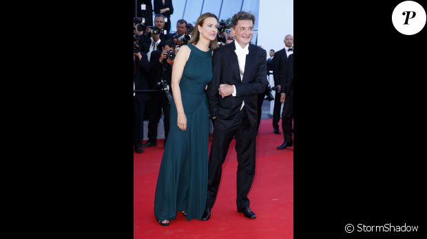 Carole Bouquet et son compagnon Philippe Sereys de Rothschild - Montée des marches du film &quot;The Little Prince&quot; (Le Petit Prince) lors du 68e Festival International du Film de Cannes, le 22 mai 2015.
