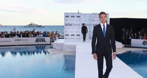 Daniil Kvyat lors de la "Amber Lounge Fashion and Auction Party" à l'hôtel Méridien à Monaco, le 22 mai 2015. Dans le cadre du Grand Prix de Formule 1 de Monaco, des pilotes automobiles et leurs femmes ont défilé pour la bonne cause. "Amber Lounge Fashion and Auction Party" 
