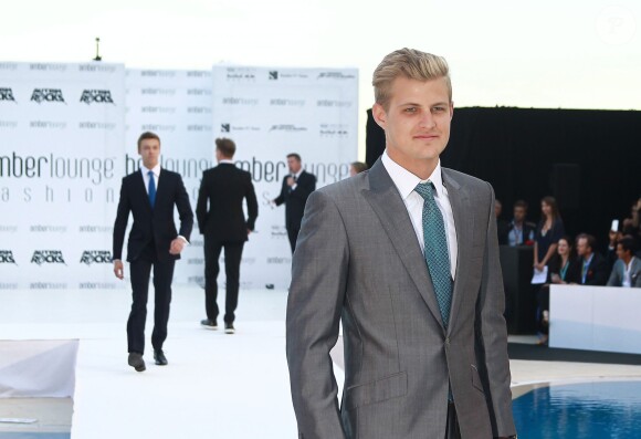 Marcus Ericsson lors de la "Amber Lounge Fashion and Auction Party" à l'hôtel Méridien à Monaco, le 22 mai 2015. Dans le cadre du Grand Prix de Formule 1 de Monaco, des pilotes automobiles et leurs femmes ont défilé pour la bonne cause. "Amber Lounge Fashion and Auction Party" 