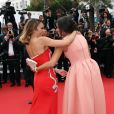 Cindy Fabre et Valérie Bègue - Montée des marches du film "Macbeth" lors du 68e Festival International du Film de Cannes, le 23 mai 2015.