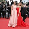 Cindy Fabre et Valérie Bègue - Montée des marches du film "Macbeth" lors du 68e Festival International du Film de Cannes, le 23 mai 2015.
