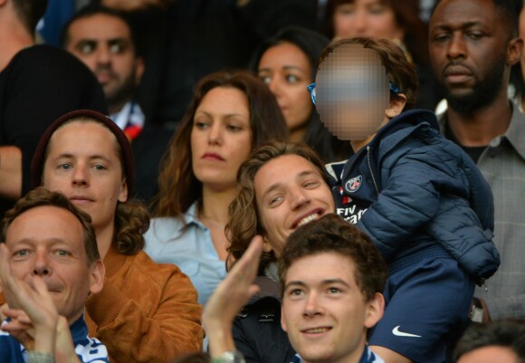 Pierre Sarkozy, Jean Sarkozy et son fils Solal, Karole Rocher et Thomas Ngijol lors du dernier match de la saison du Paris Saint-Germain au Parc des Princes à Paris le 23 mai 2015 face à Reims