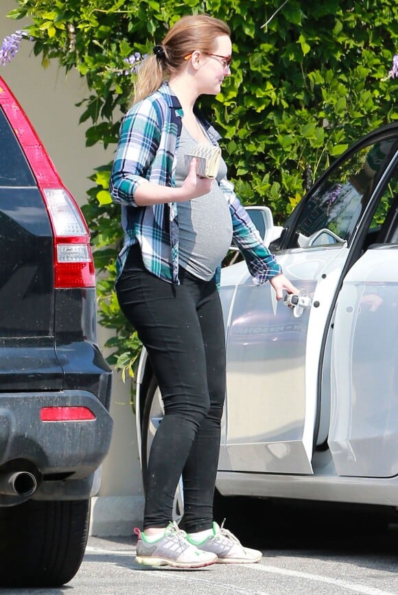 Exclusif - Leighton Meester, enceinte à Los Angeles, le 16 mai 2015.
