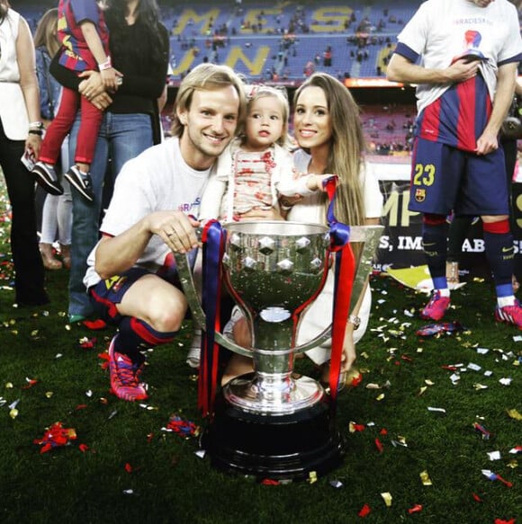 Ivan Rakitic en famille pour fêter le titre du Barça le 23 mai 2015 au Camp Nou. 