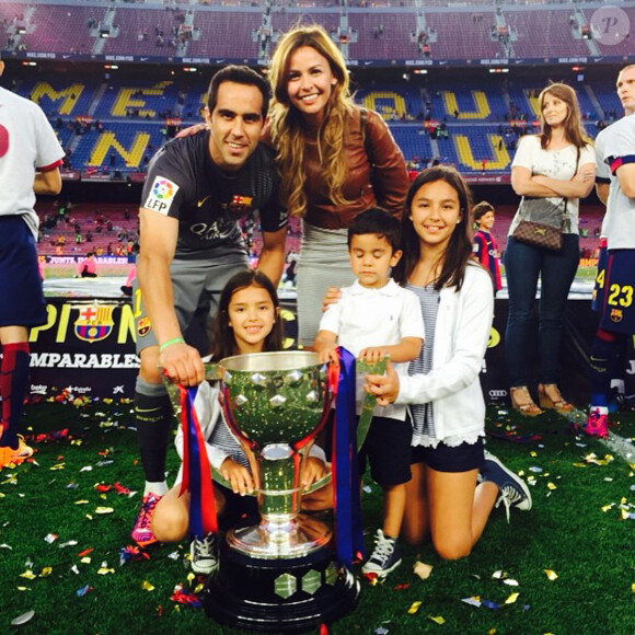 Claudio Bravo en famille pour fêter le titre du Barça le 23 mai 2015 au Camp Nou. 